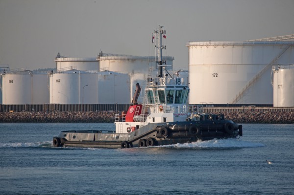 Le remorqueur Barfleur dans le port du Havre