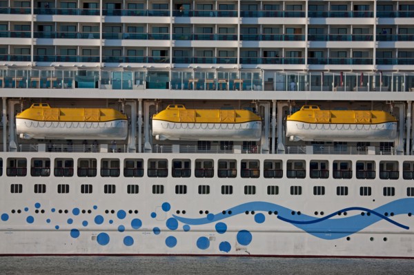 Paquebot de croisière AIDA dans le port du Havre