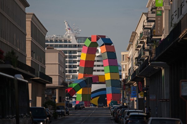 Le Havre, Catène de conteneurs, œuvre de Vincent Ganivet