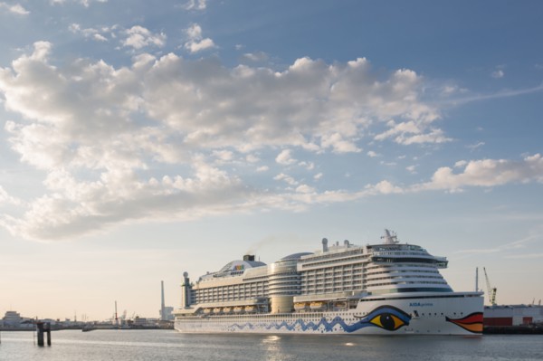 Paquebot de croisière AIDA dans le port du Havre
