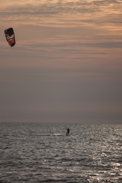 Trouville sur Mer, Kite surf au soleil couchant