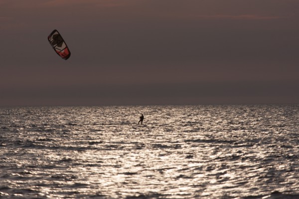 Trouville sur Mer, Kite surf au soleil couchant