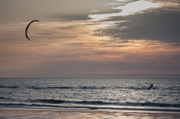 Trouville sur Mer, Kite surf au soleil couchant