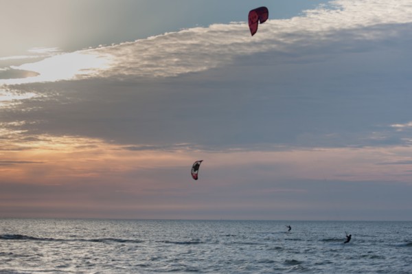 Trouville sur Mer, Kite surf au soleil couchant