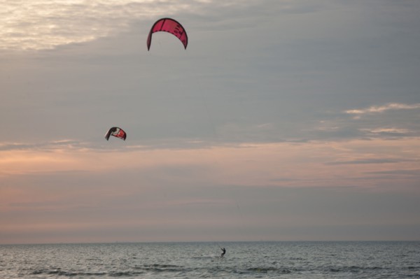 Trouville sur Mer, Kite surf au soleil couchant