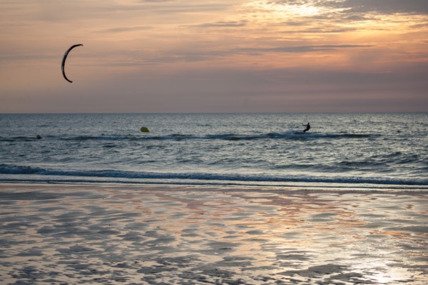 Trouville sur Mer, Kite surf au soleil couchant