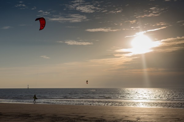 Trouville sur Mer, Kite surf au soleil couchant