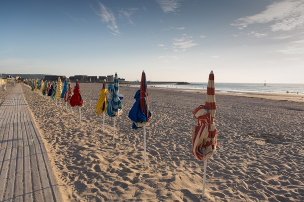Trouville sur Mer, parasols sur la plage