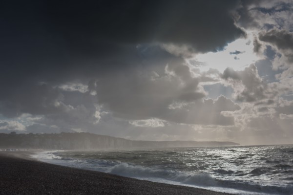 Dieppe, tempête sur la plage