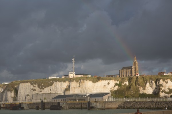 Dieppe, chapelle Notre Dame de Bonsecours et sémaphore