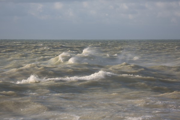 Dieppe, tempête sur la plage