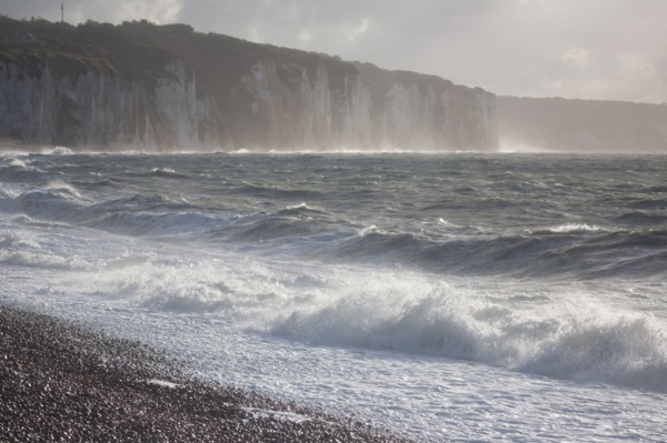 Dieppe, tempête sur la plage