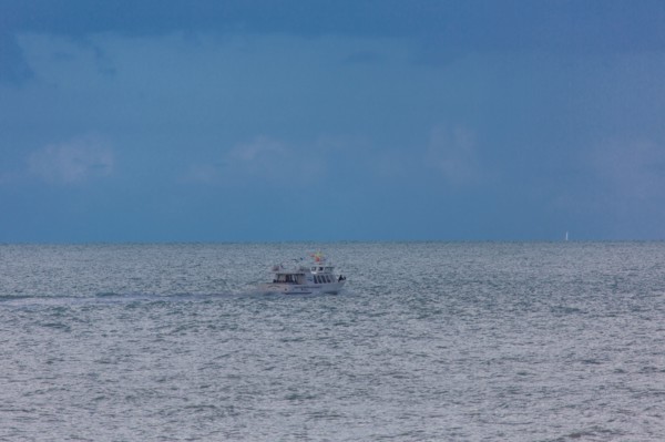 Dieppe, arc en ciel au large de la plage par temps d'orage
