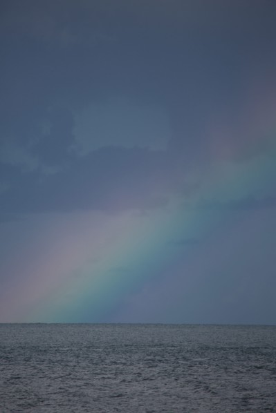 Dieppe, arc en ciel au large de la plage par temps d'orage
