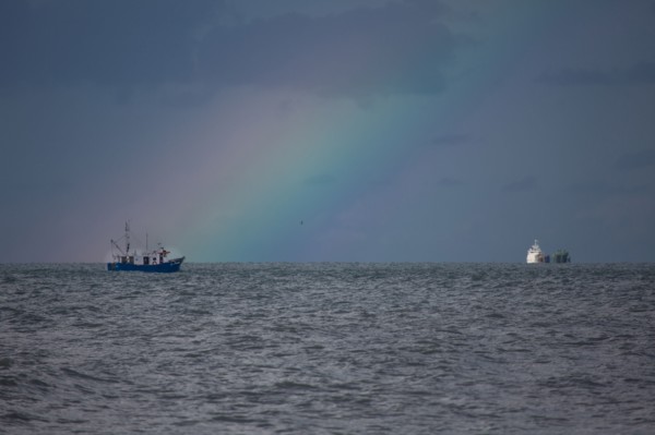 Dieppe, arc en ciel au large de la plage par temps d'orage