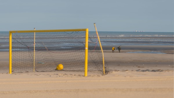 Le Touquet Paris Plage, buts de football jaunes