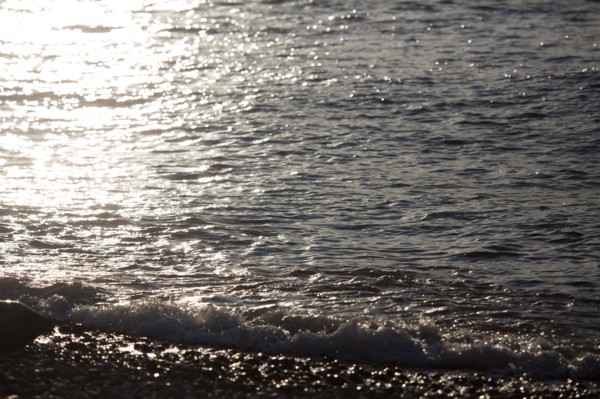 Mers les Bains, detail of the sea on the pebbles