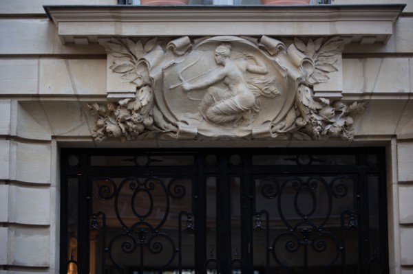 Paris, 15 rue Duguay Trouin, sculpted overdoor