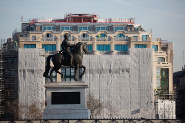 Paris, statue of Henry IV of France La Samaritaine under construction, ongoing work