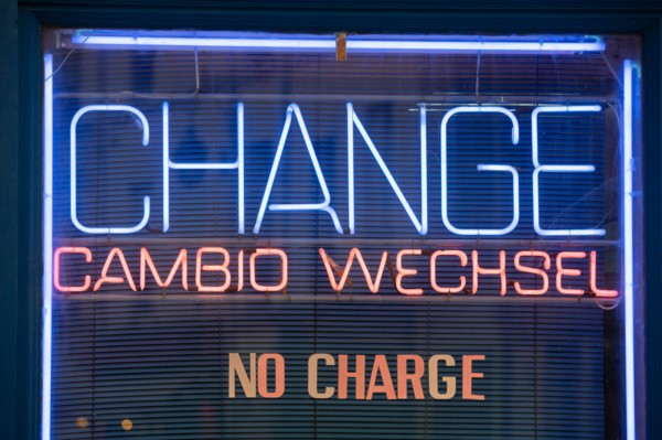 Paris, enseigne d'un bureau de change