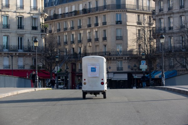 Paris, delivery man on the Pont Saint-Louis