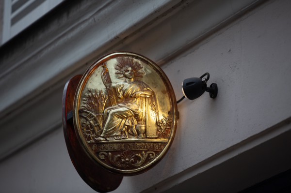 Paris, notary plate
