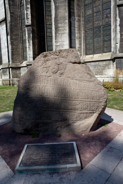 Rouen (Seine Maritime), plaque du monument hommage au millénaire de la conquête normande en 911