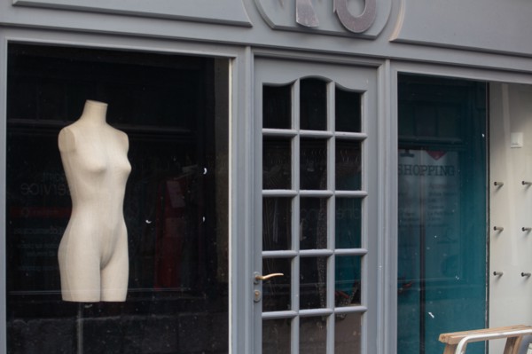 Rouen (Seine Maritime), boutique de prêt à porter fermée