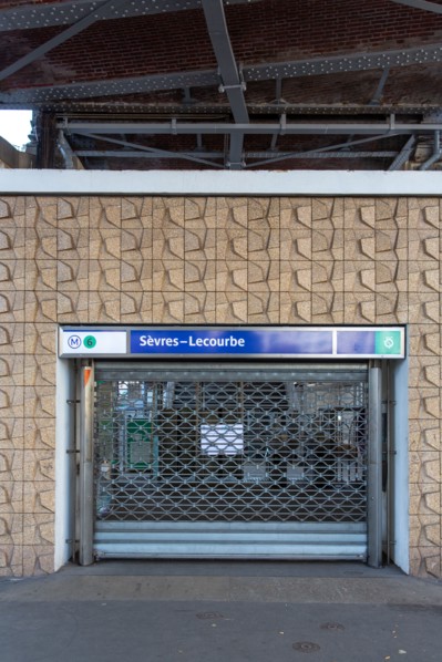 Paris, Sèvres-Lecourbe metro station closed on strike day