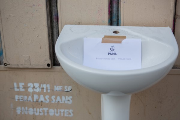 Paris, dépôt d'encombrant sur la voie publique
