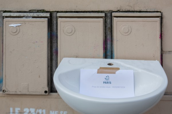 Paris, dépôt d'encombrant sur la voie publique