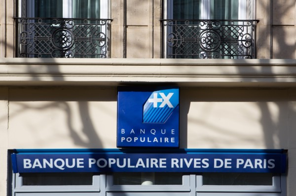 Paris, enseigne de la Banque Populaire Rives de Paris