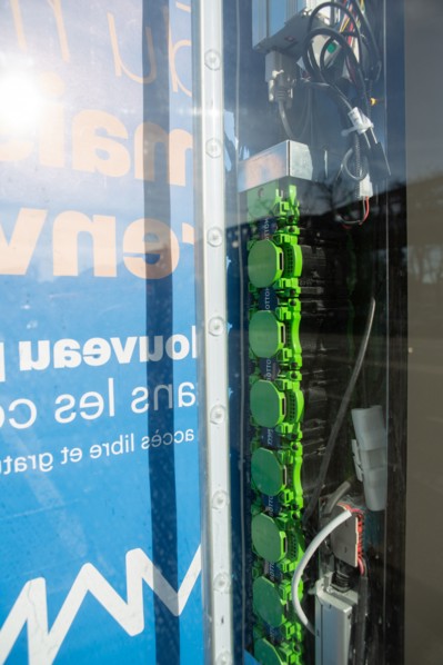 Paris, écran d'affichage JC Decaux ouvert