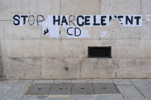 Paris, poster informing people of the violence against women
