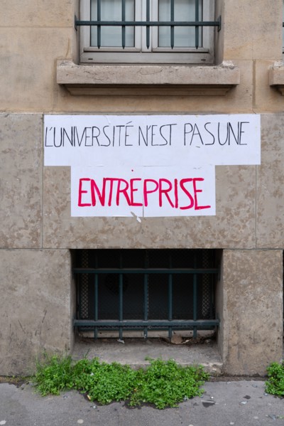 Paris, illegal postering