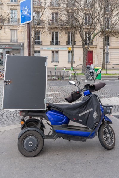 Paris, scooter de livraison