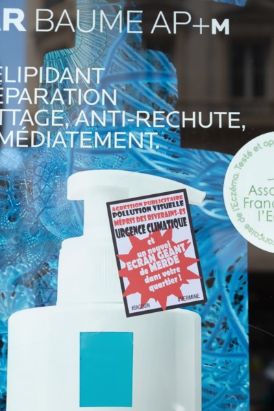 Paris, illegal postering