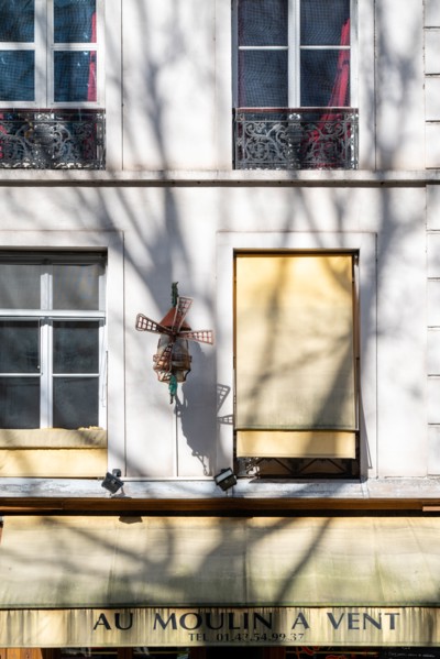 Paris, rue des Fossés Saint-Bernard