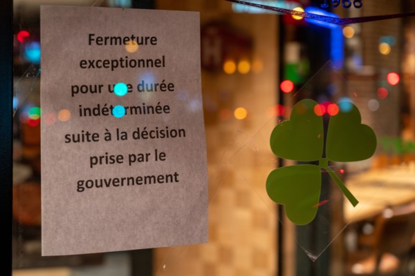 Paris, restaurant fermé pour cause d’épidémie de coronavirus
