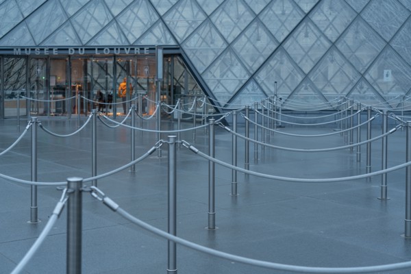 Paris, musée du Louvre fermé pour cause d’épidémie de coronavirus