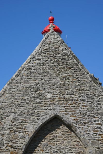 Chapelle de la Pointe Saint-Mathieu et couronnement du phare Saint-Mathieu, Finistère nord