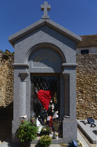 Tomb of Charles Aznavour, Montfort l'Amaury Cemetery, Yvelines