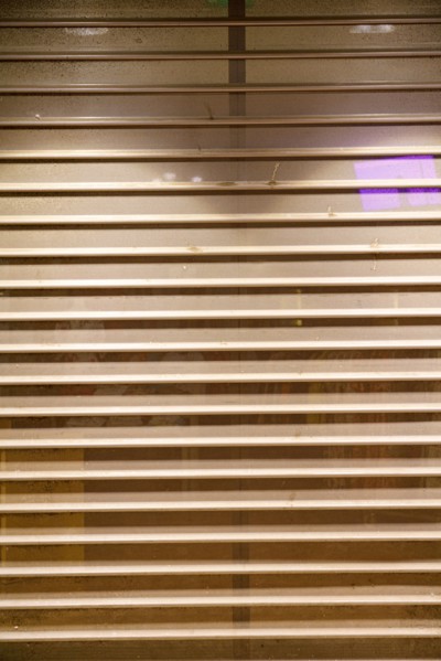 Reims, magasin fermé
