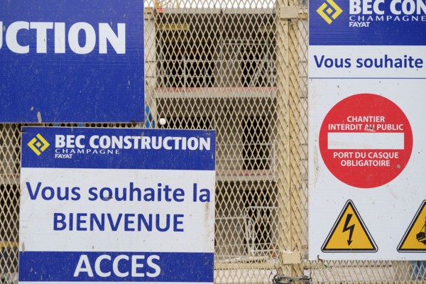Panneau indiquant un chantier interdit au public