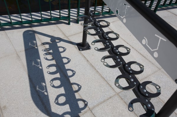 Rueil-Malmaison, rack de stationnement pour trottinettes