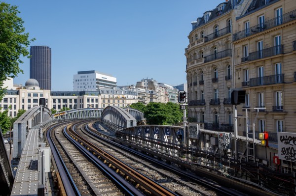 Sèvres-Lecourbe metro station, Paris