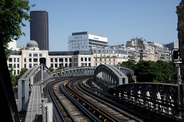 Sèvres-Lecourbe metro station, Paris