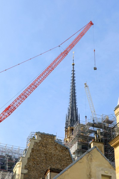 Paris, pose de la nouvelle flèche de Notre-Dame de Paris