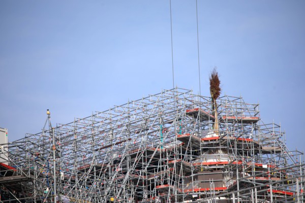 Paris, the new spire of Notre-Dame de Paris is installed