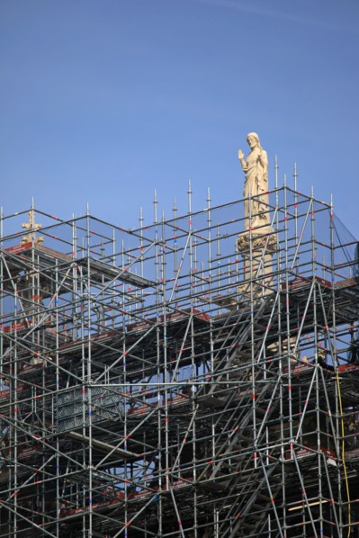 Paris, pose de la nouvelle flèche de Notre-Dame de Paris